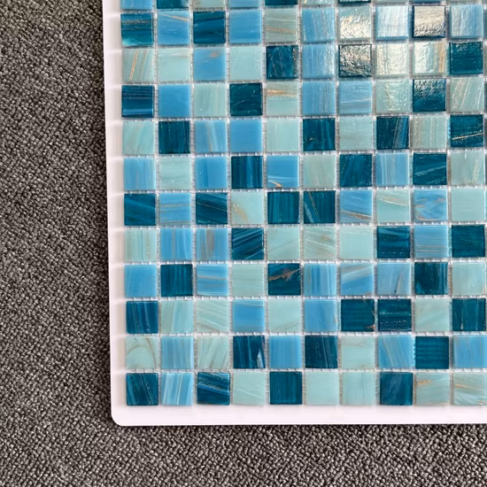 Foshan usine prix de gros bleu vert couleur plancher chaud piscine fondre carreaux de mosaïque de verre
