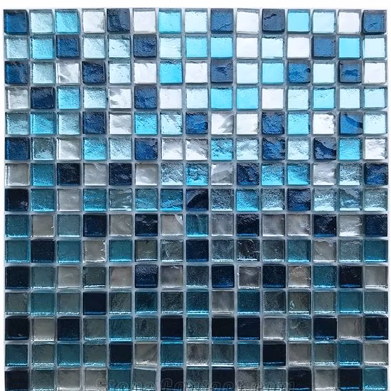 Carrelage de piscine marbre verre jet d'eau mosaïque métallique